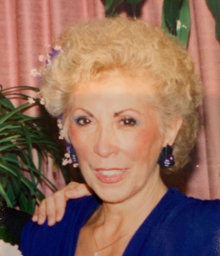 Gloria Portella