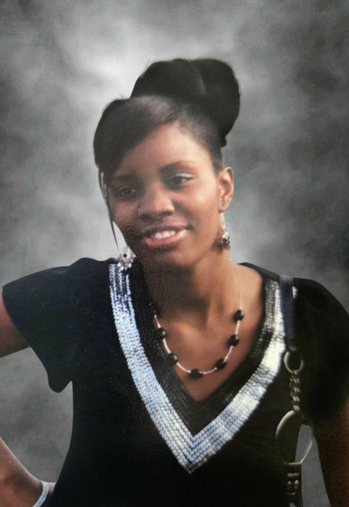 Alyse Edwards Profile Photo