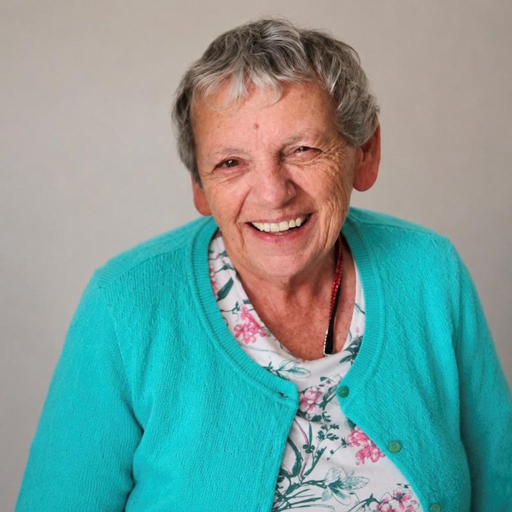 Helen Louise Deschamps Profile Photo