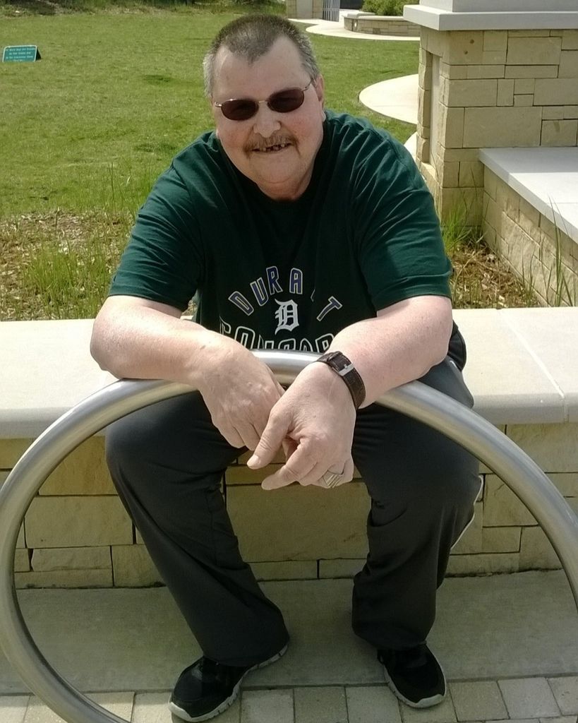 Delbert Lee Howard Profile Photo