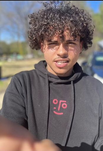 Darian Dale Barton photo gallery thumbnail 1 of 114
