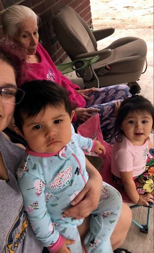 Yolanda C. Gonzalez photo gallery thumbnail 158 of 357