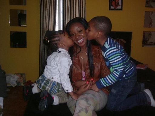 Stephanie Douglas photo gallery thumbnail 11 of 33