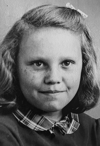 Lesta Madeline Moffett photo gallery thumbnail 2 of 33