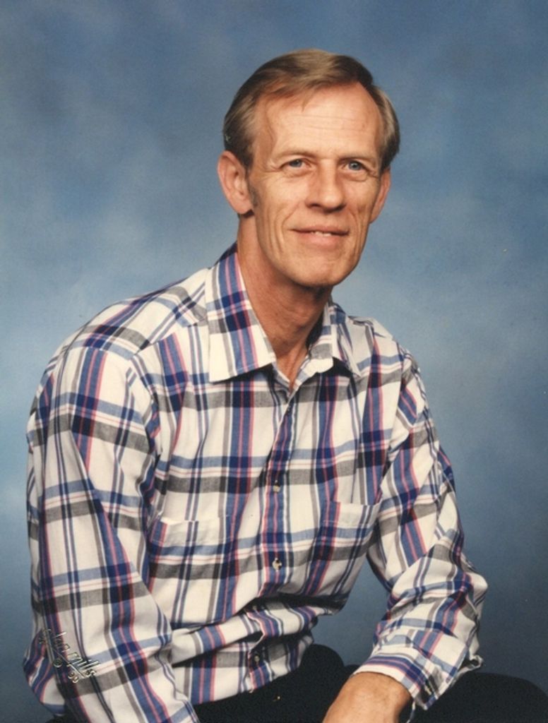 Robert Ellwood "Bob" Hildebrand Profile Photo