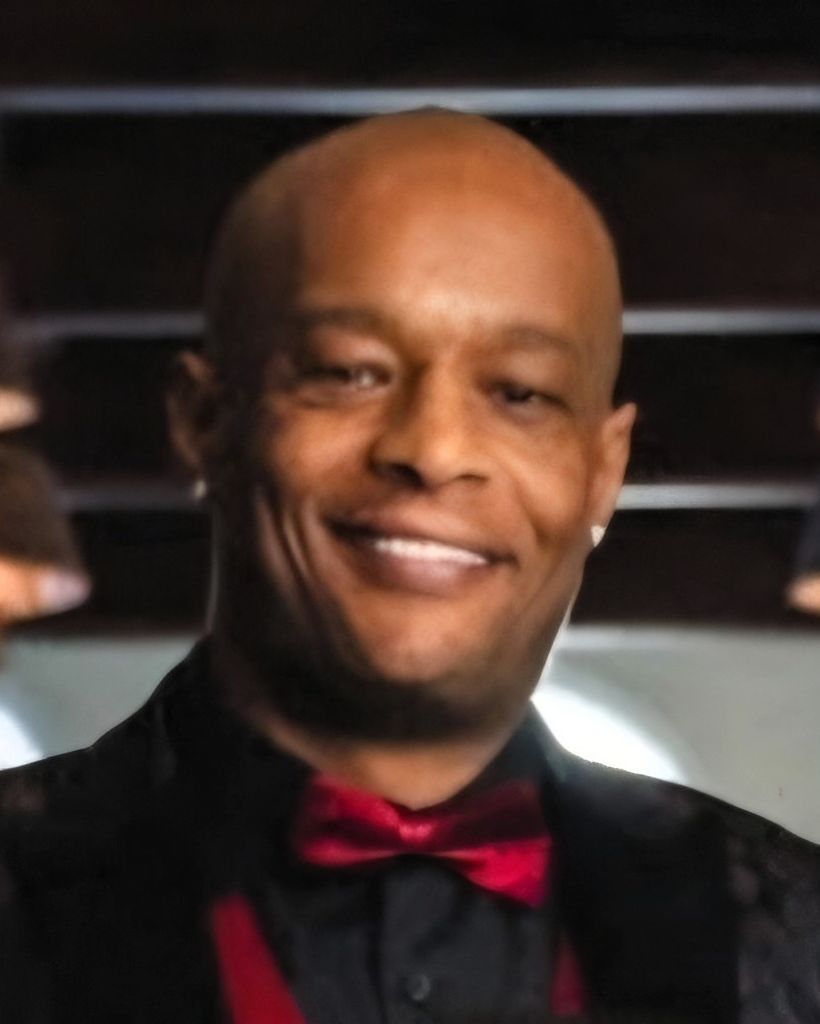 Jonathan Lewis Saunders Profile Photo