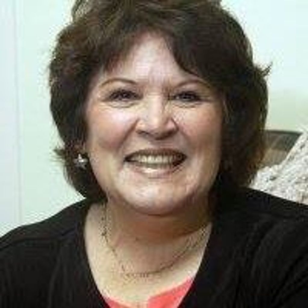 Linda (Thompson)  Short Profile Photo