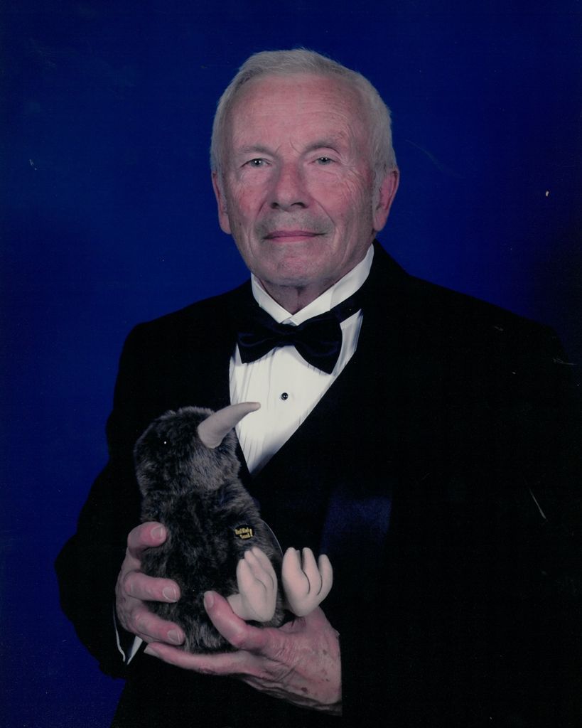 Robert Ellison Bradley Profile Photo