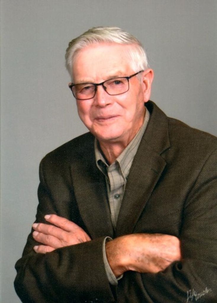 Earl Thompson Profile Photo