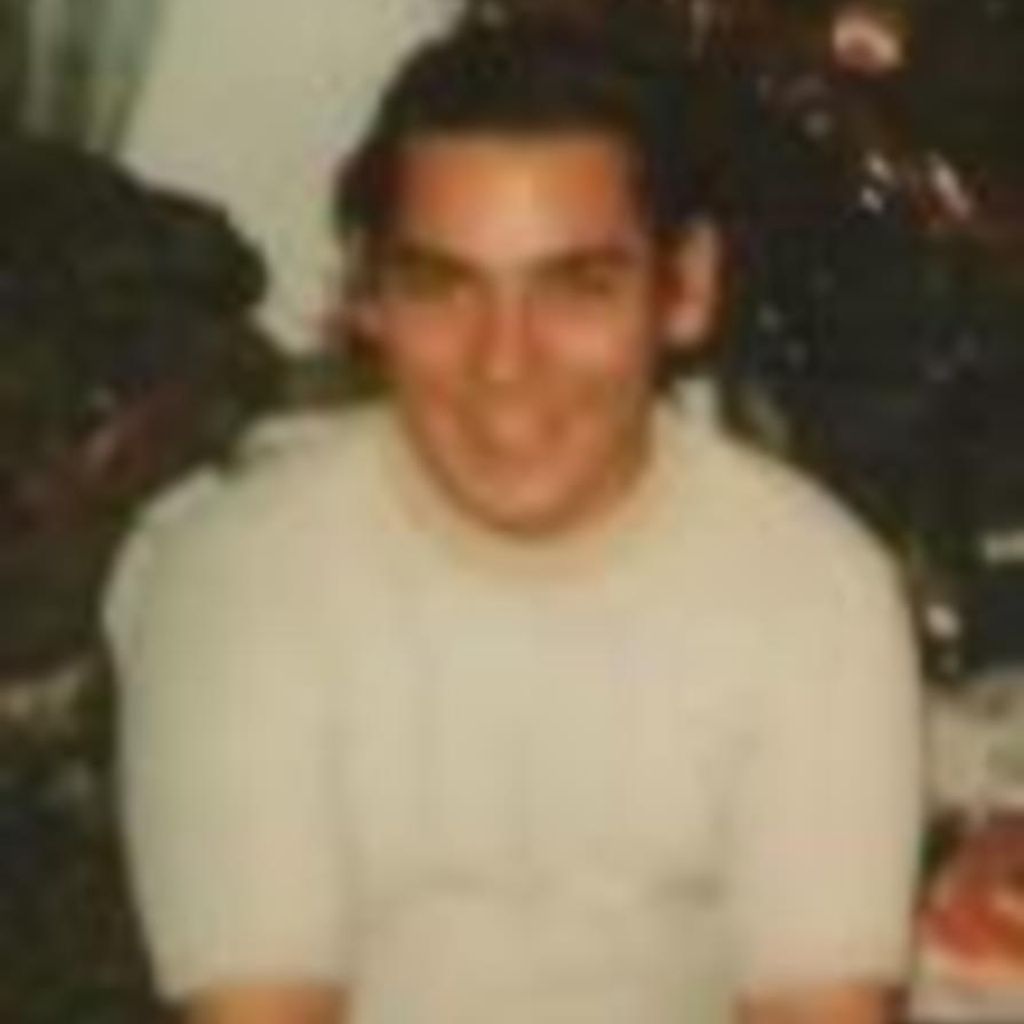 Robert Gustavo Fernandez Profile Photo