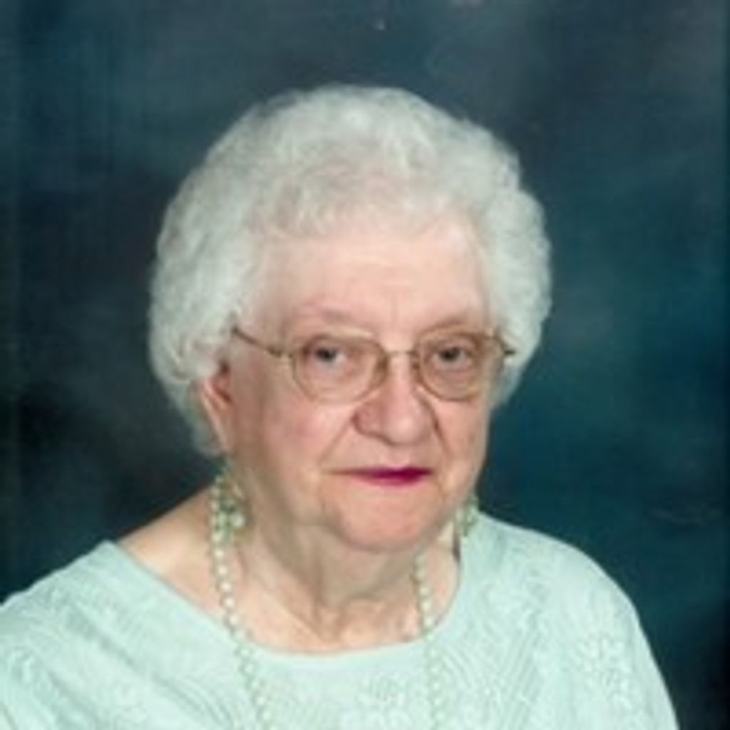 Evelyn Hills Profile Photo