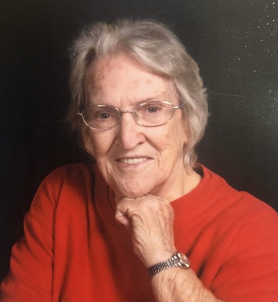 Elizabeth Mills Profile Photo