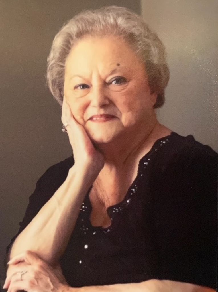 Garland Melanie Moore (Mama)