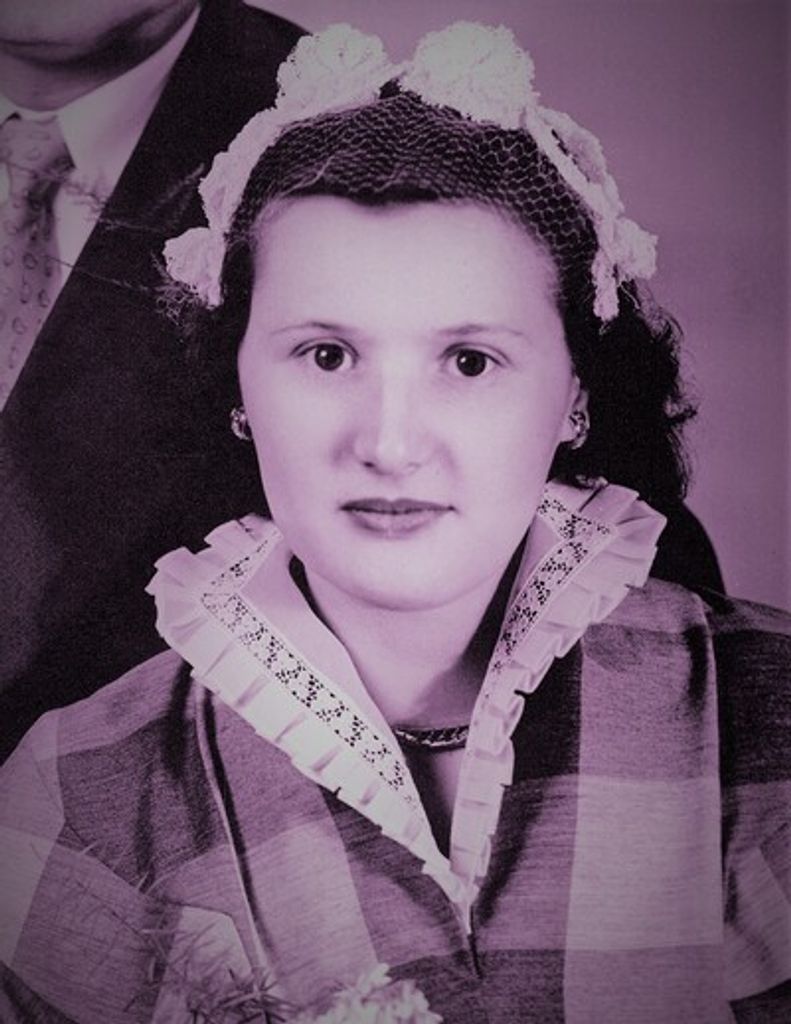 Elisabeth Plumeau Profile Photo