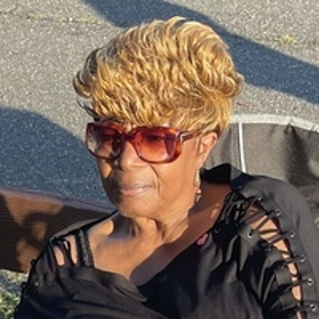 Lorraine Suttle Profile Photo