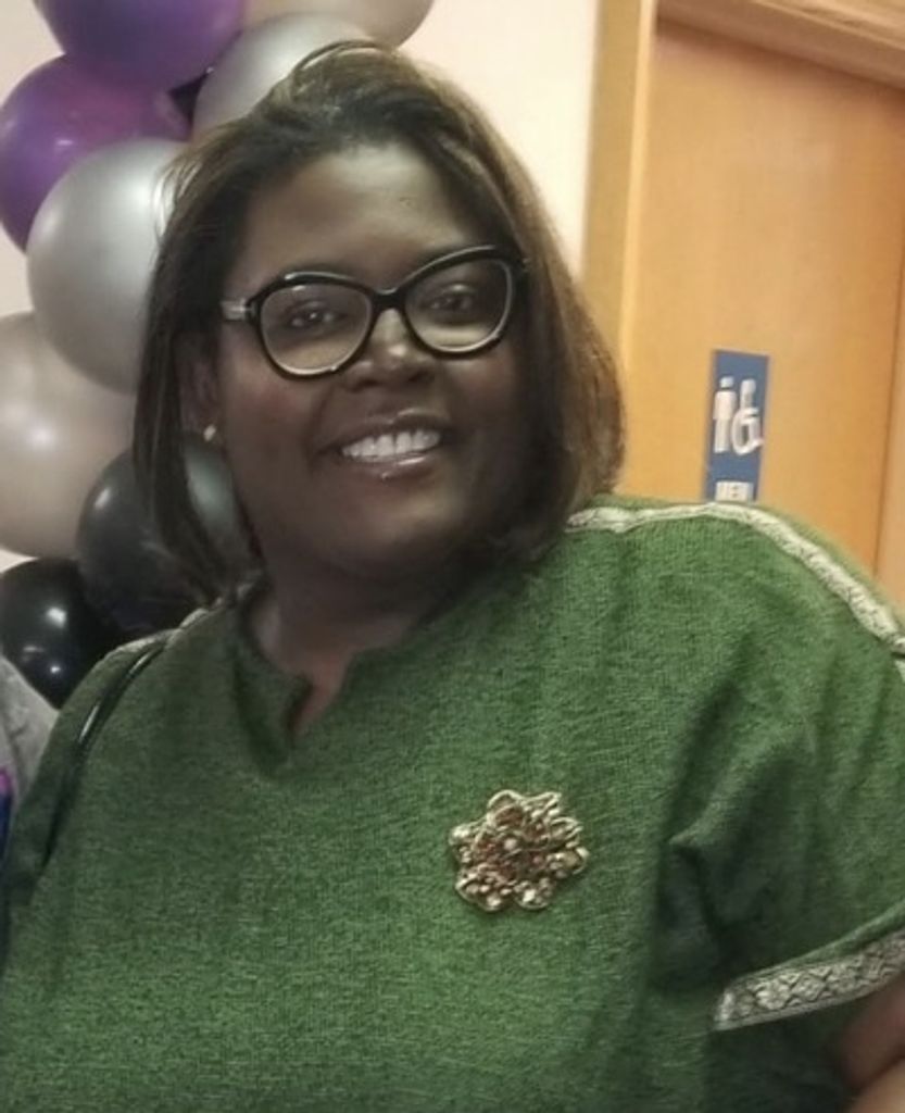 Danielle Detiesh Lewis Profile Photo