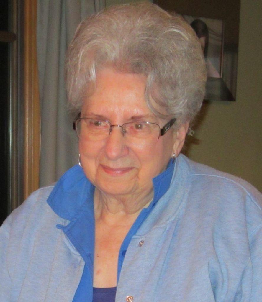 Stella Hynnek Profile Photo