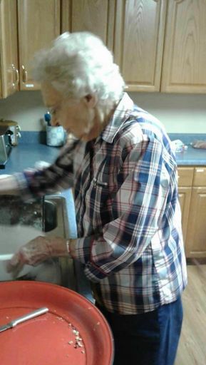 Evelyn "Miss Heide" Mae Heidebrecht photo gallery thumbnail 5 of 78