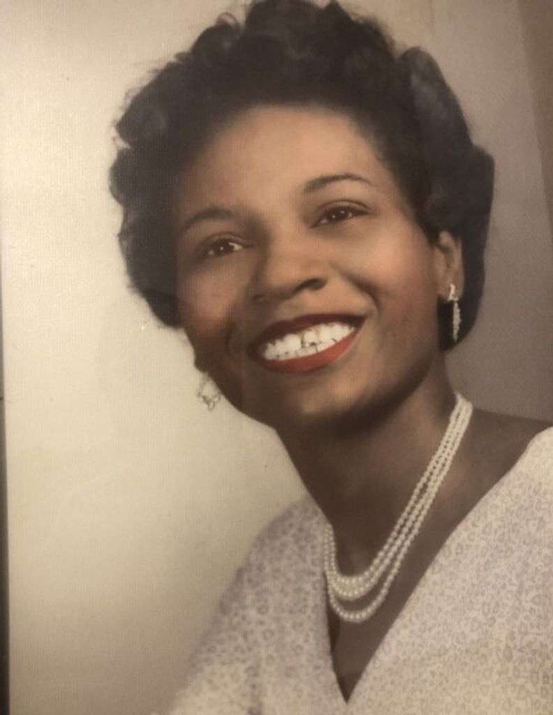 Ellen M Ray