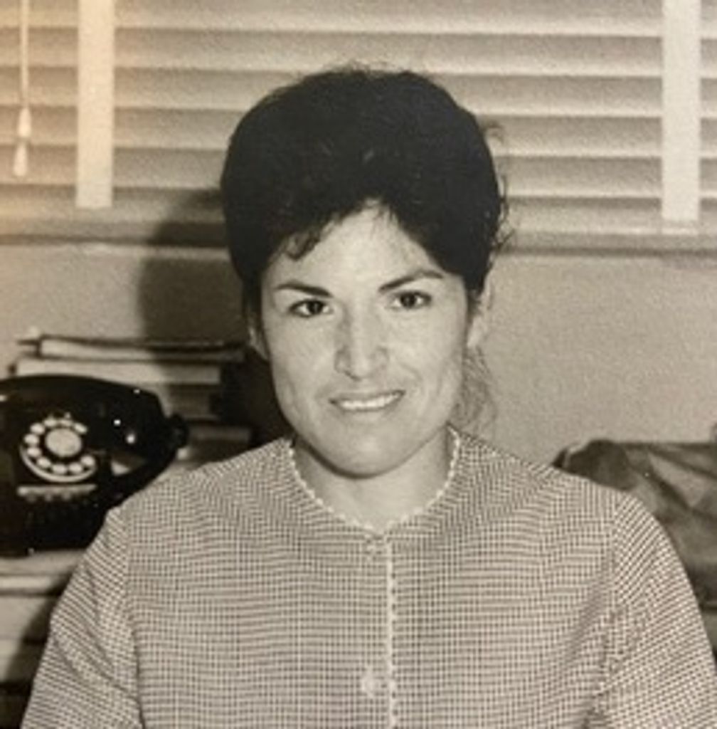 Gloria Castillo