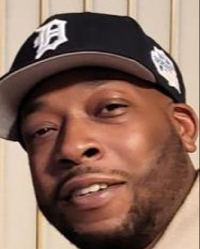 Robert Marteze Davis Profile Photo