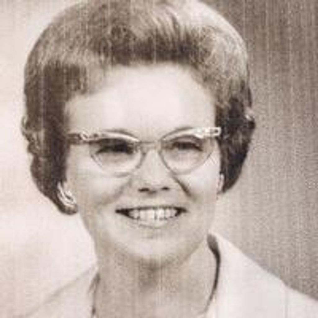 Eileen Knutson Dean Profile Photo