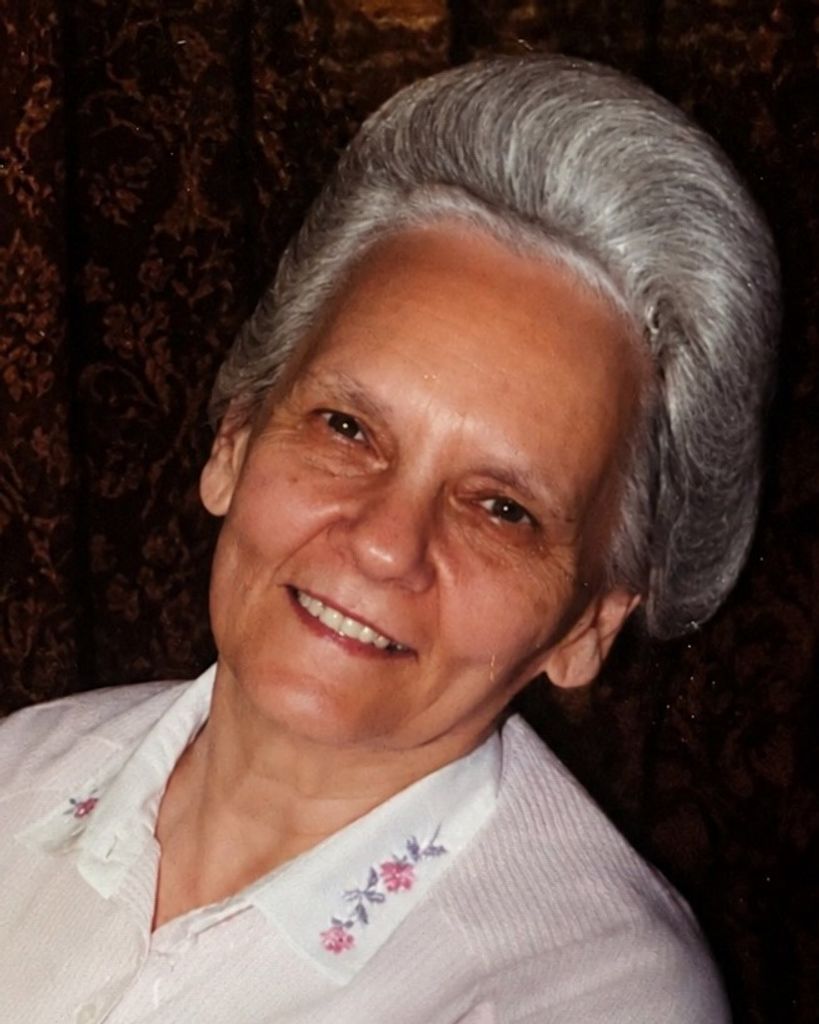Delois "Loisie" June Woods