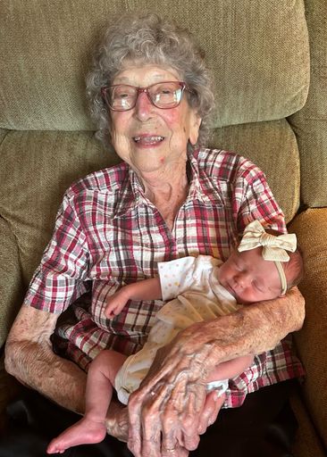 Helen R. (Pressel)  Pitsinger photo gallery thumbnail 63 of 96