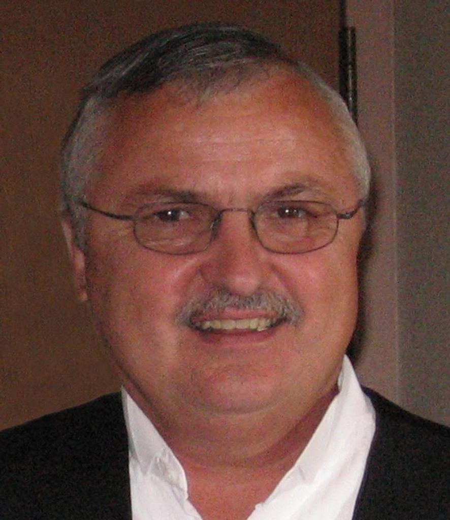 Earl M. Oberbroeckling Profile Photo