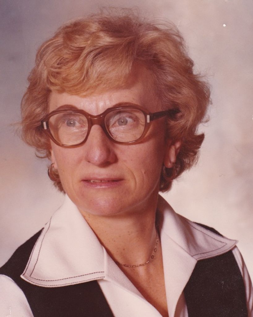 Nellie M (Milak)  Vascukynas