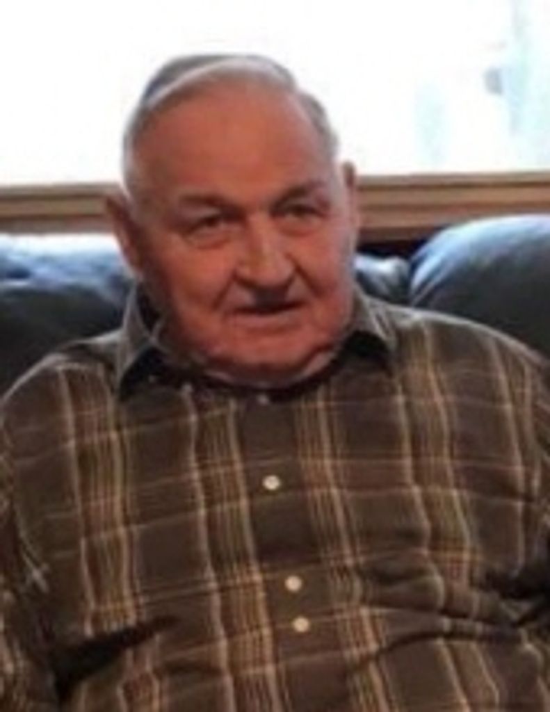 Daniel "Dan" Everett Holloway