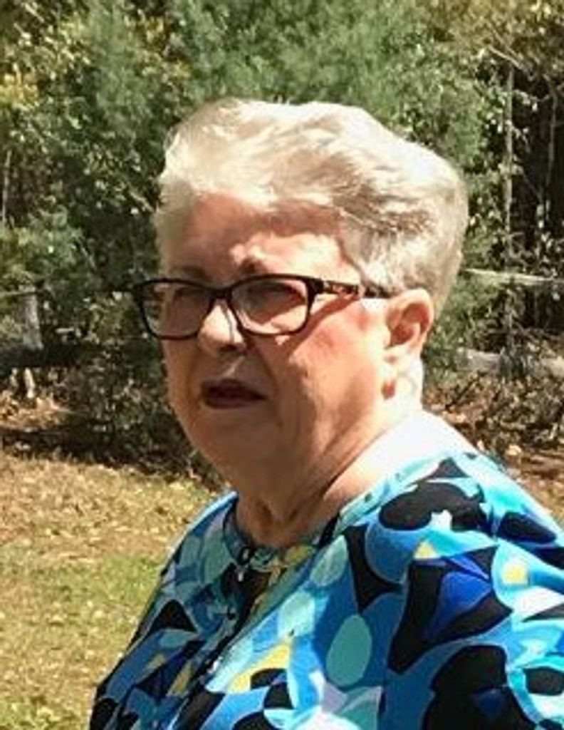 Linda (Mckinnon)  Davis Profile Photo