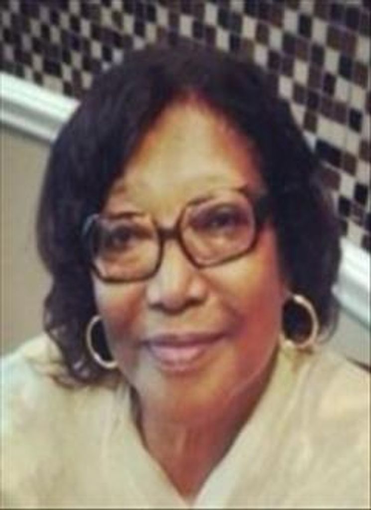 Onelle Lewis Profile Photo