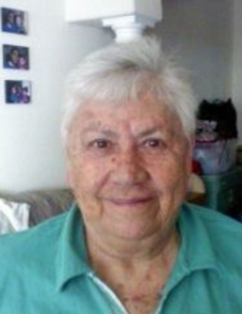 Lillian J Brezall