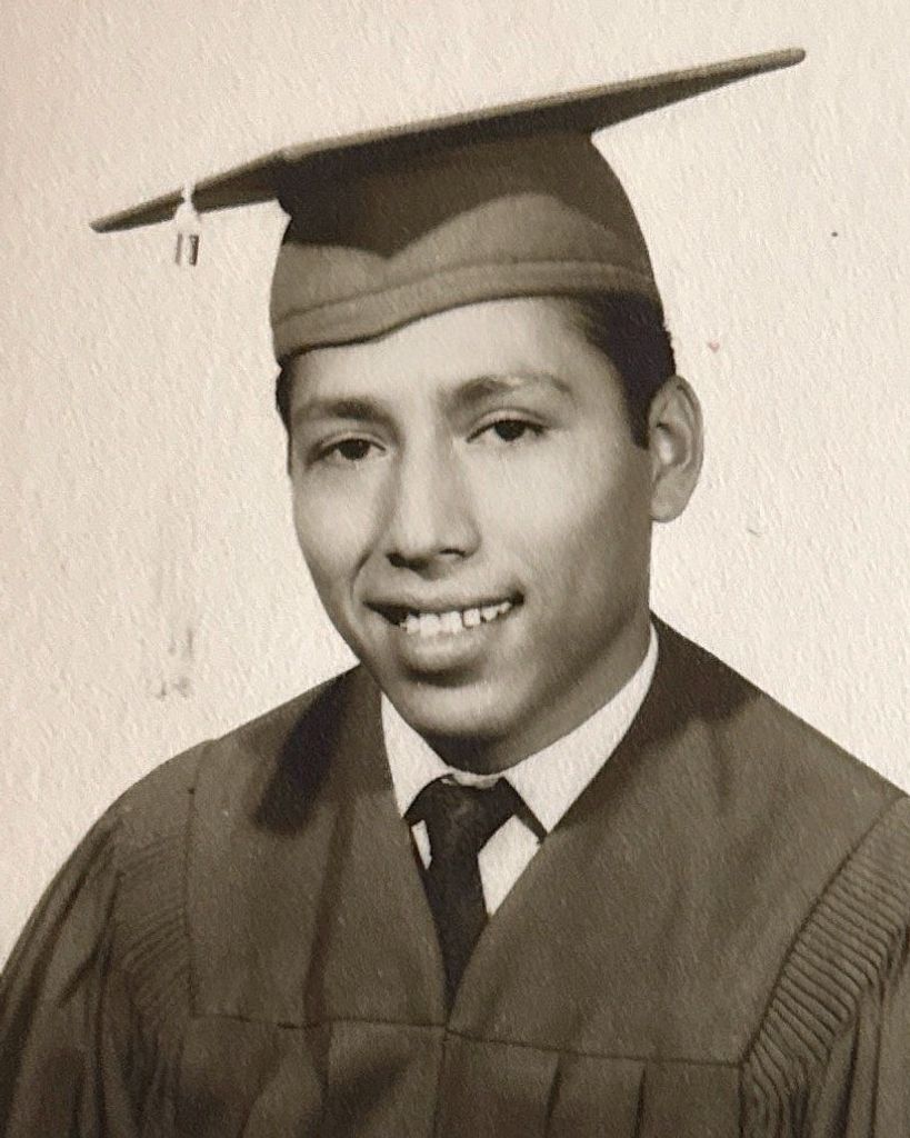 Santos Roberto "Bob" Pena