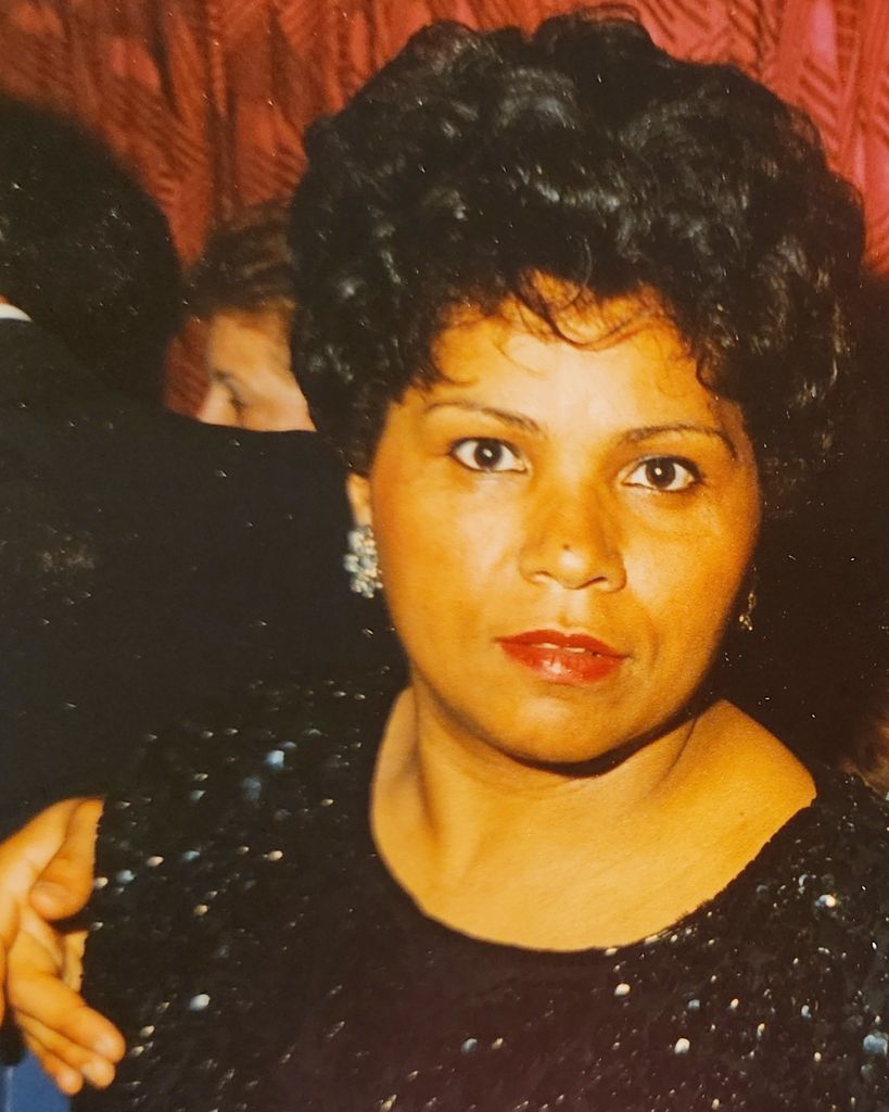 Rosa Elina Mercedes Profile Photo