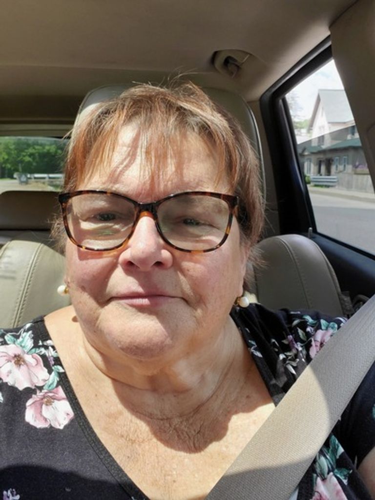 Louise Knosp Profile Photo