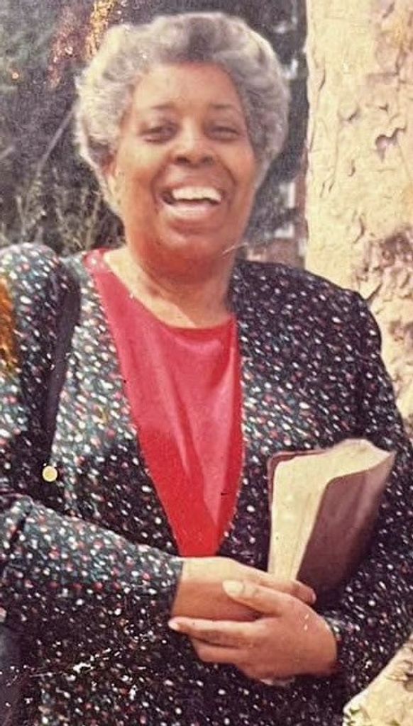 Louise Elliott Profile Photo