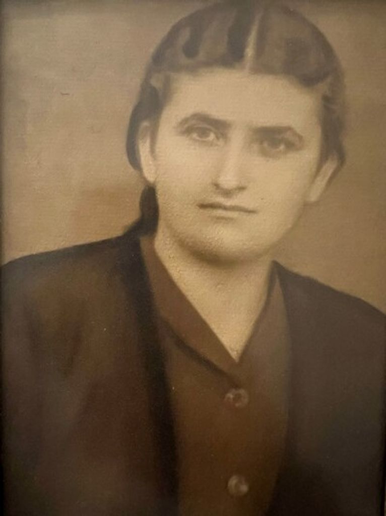 Helen Exarchos Profile Photo