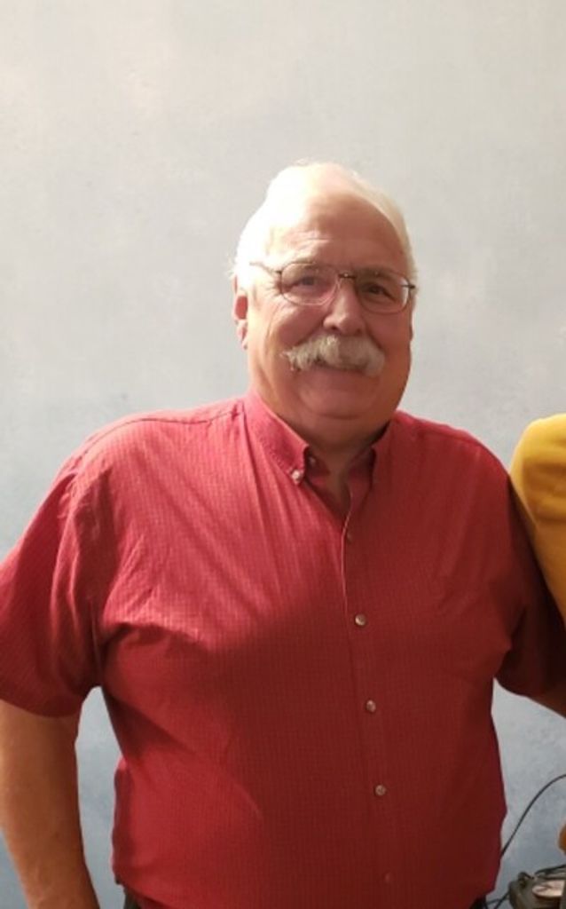 Les H. Hlavac Profile Photo