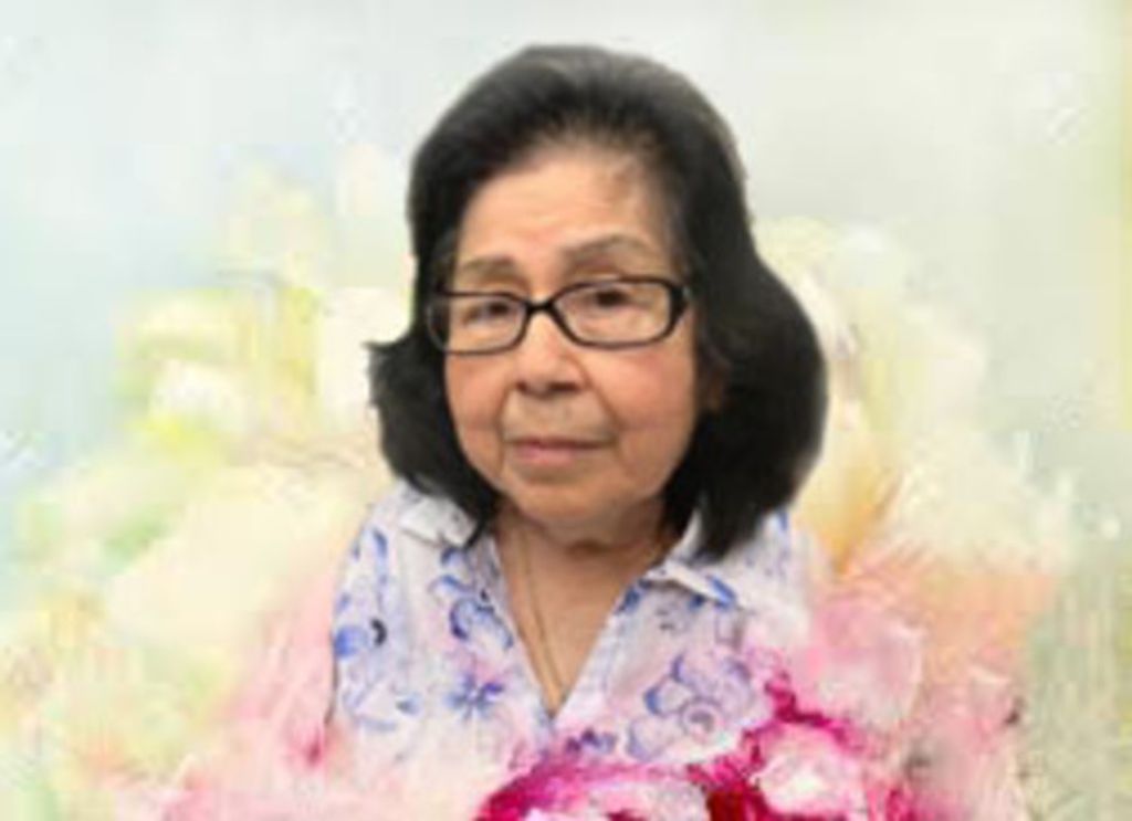 Julia Santos Profile Photo