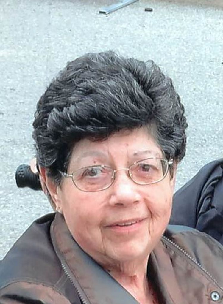 Gina M (Perella)  Vozzella Profile Photo