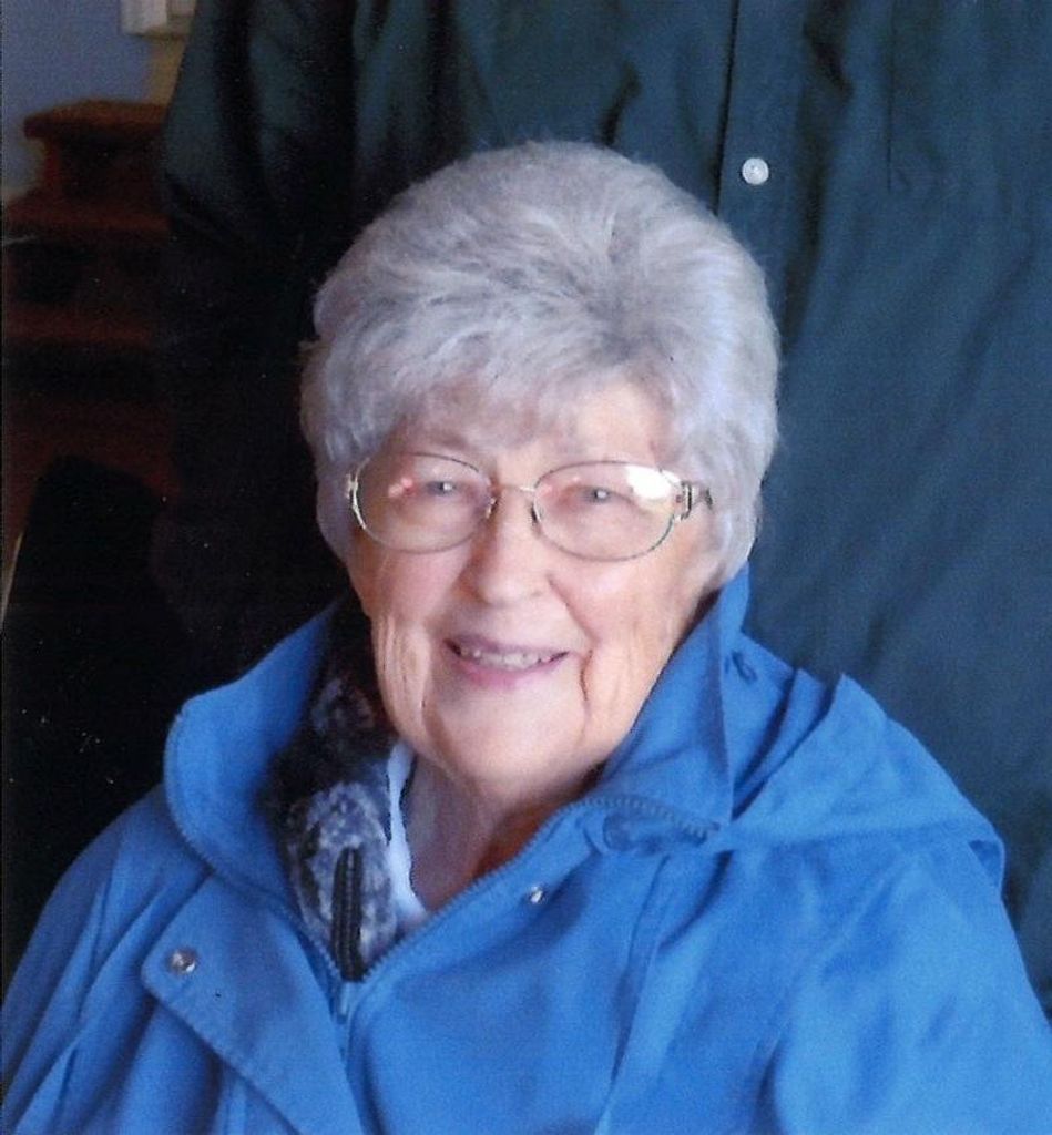 Emma Momper Profile Photo