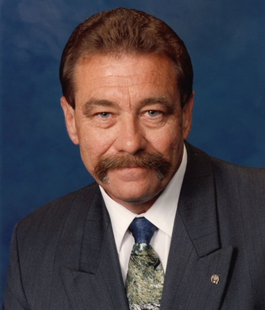 Leslie George "Les" Riley Profile Photo