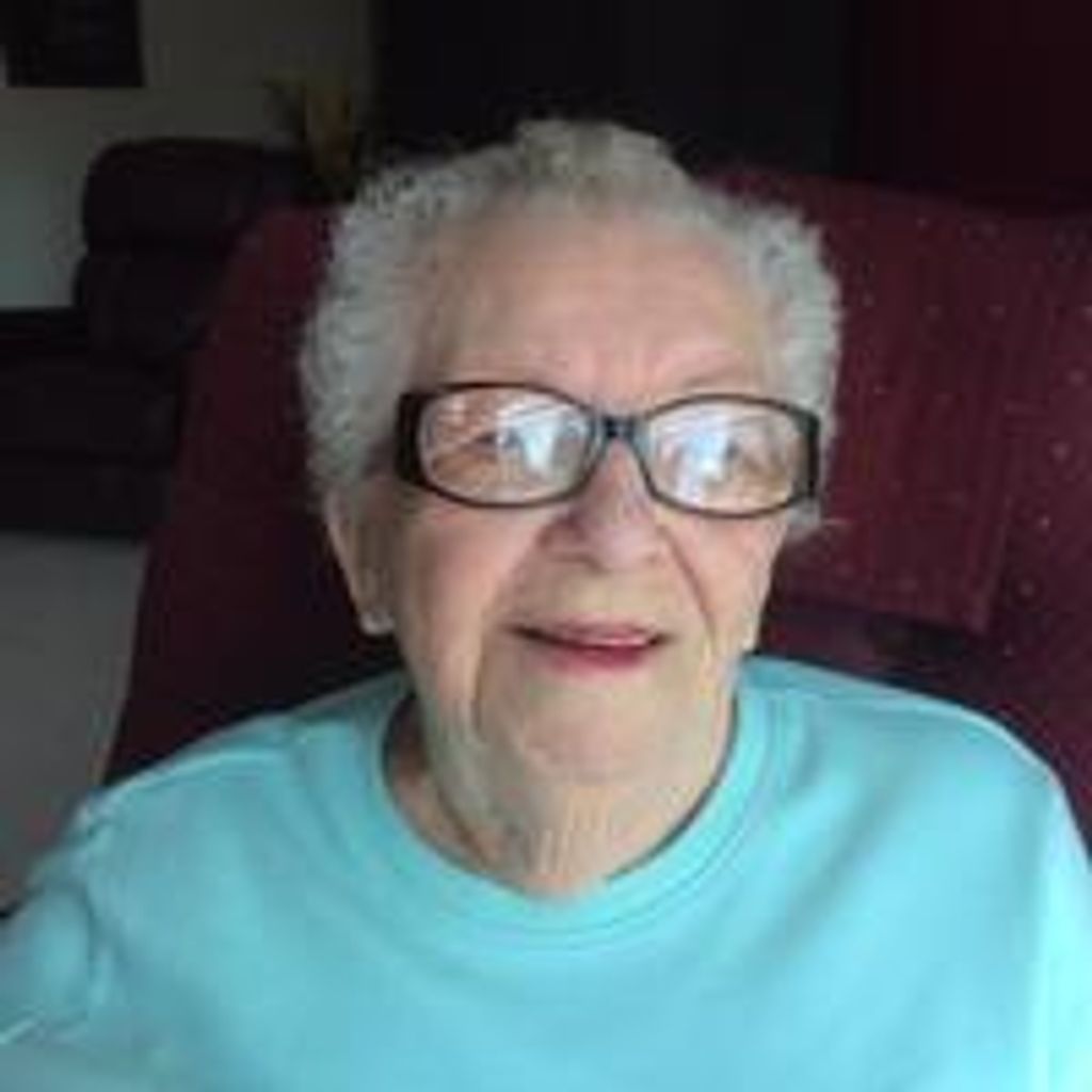 Evelyn "Eva" Hund
