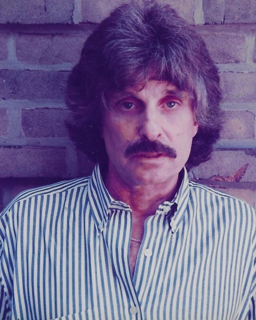 Harvey Low Simons Profile Photo