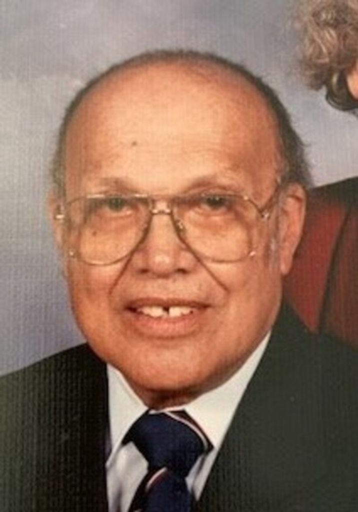 Oliver Newton Profile Photo