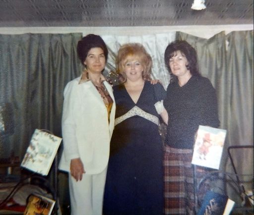 Loretta Rogers photo gallery thumbnail 4 of 126