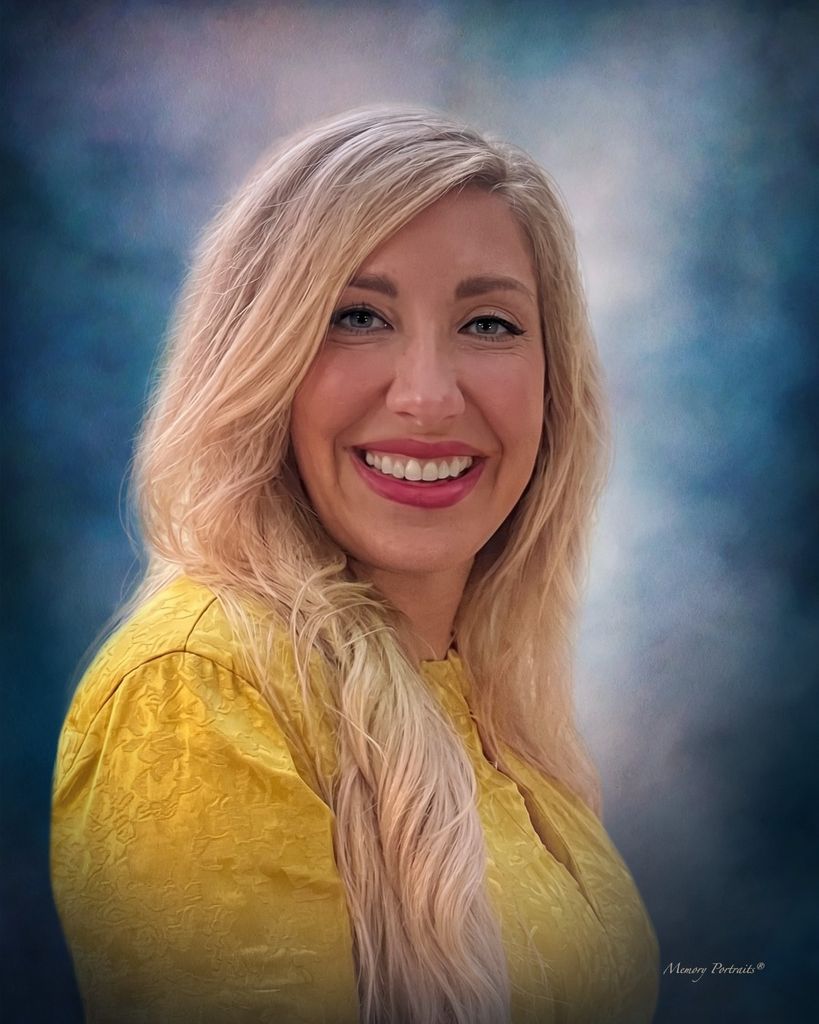 Hayley May Mangerie Profile Photo