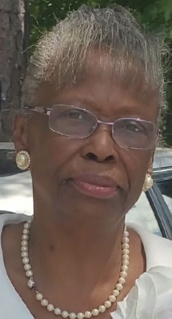 Geraldine (Handsom)  Harris Profile Photo